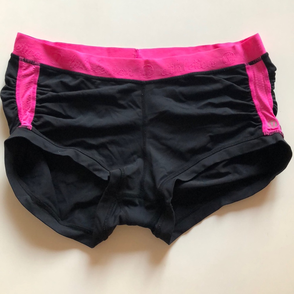 Lululemon Hot Hot Yoga Shorts: Size 6: Black/Pink